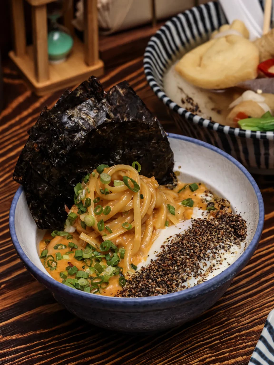김과 쪽파를 올린 요모 명란 크림 우동
